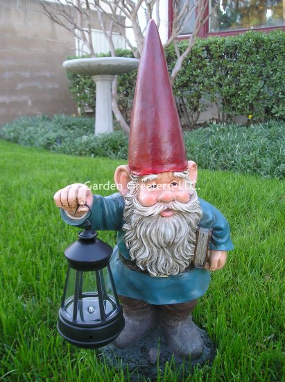 picture of GNOME WITH SOLAR LANTERN - Click Image to Close