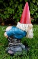picture of GARDEN STATUE GNOMES FIGURINE GNOMES MOONING