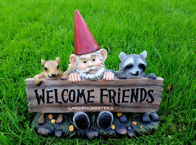 picture of GNOME RACCOON SQUIRREL STATUE FIGURINE - Click Image to Close