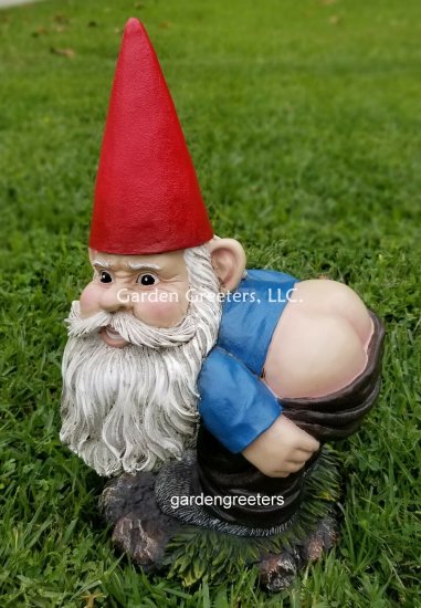 picture of GARDEN STATUE GNOMES FIGURINE GNOMES MOONING - Click Image to Close