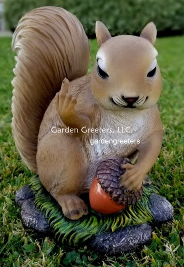 picture of SQUIRREL WITH MIDDLE FINGER STATUE FIGURINE - Click Image to Close